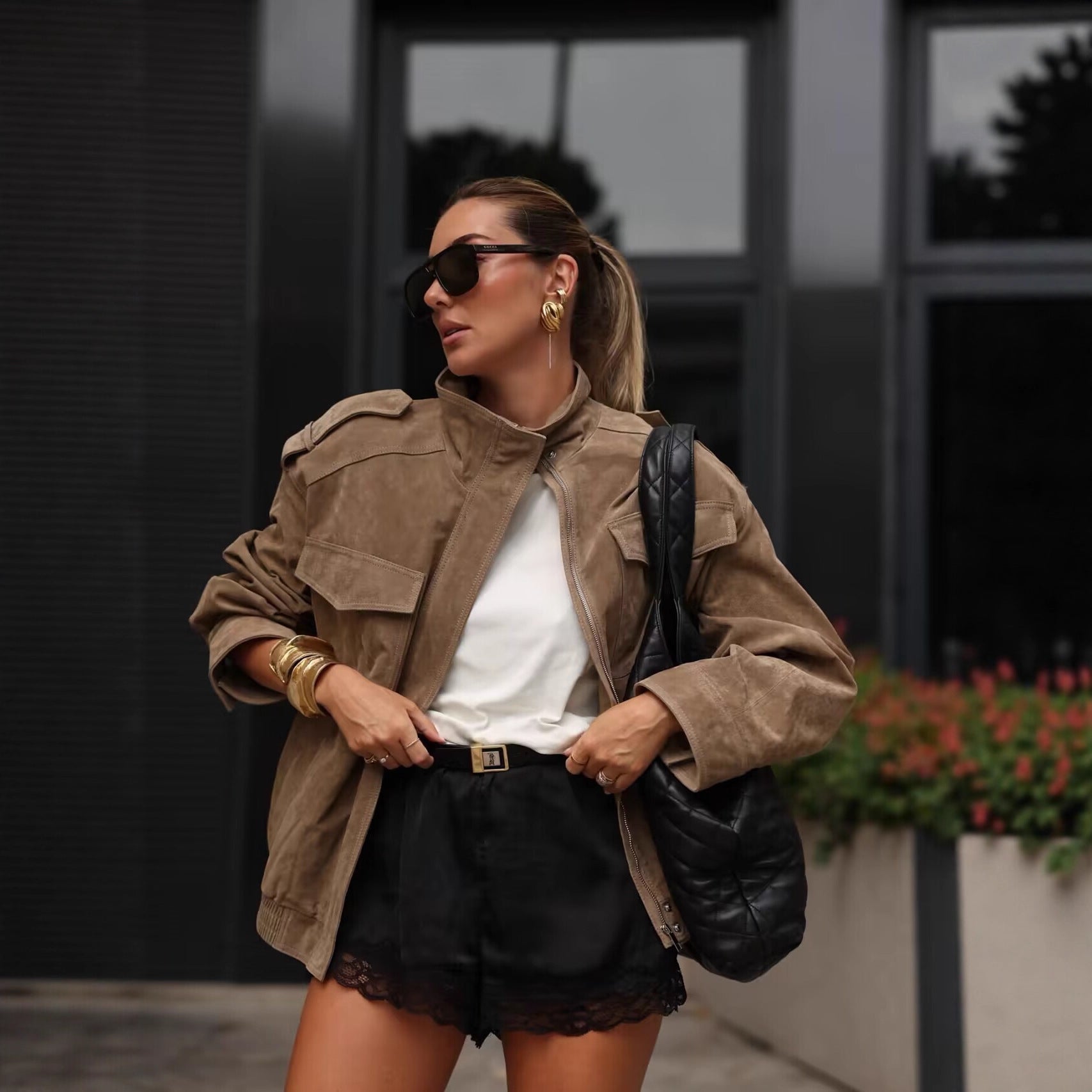 Women's field jacket with stand-up collar, shoulder flaps and elastic hem Chichicherry