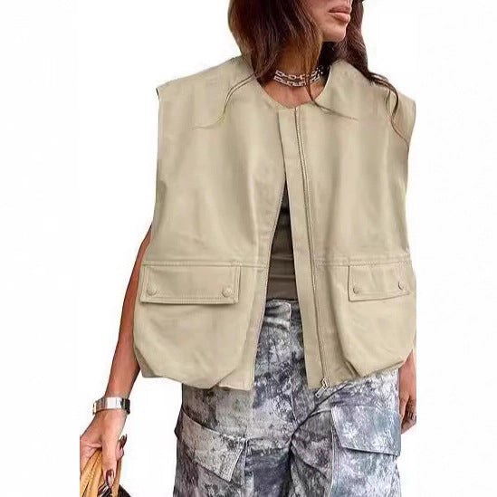 Women's sleeveless utilitarian vest with zipper and flap pockets Chichicherry