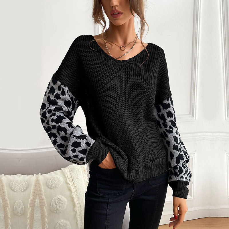 Women's Oversize Knitted Sweater with Balloon Sleeves and Animal Jacquard Pattern