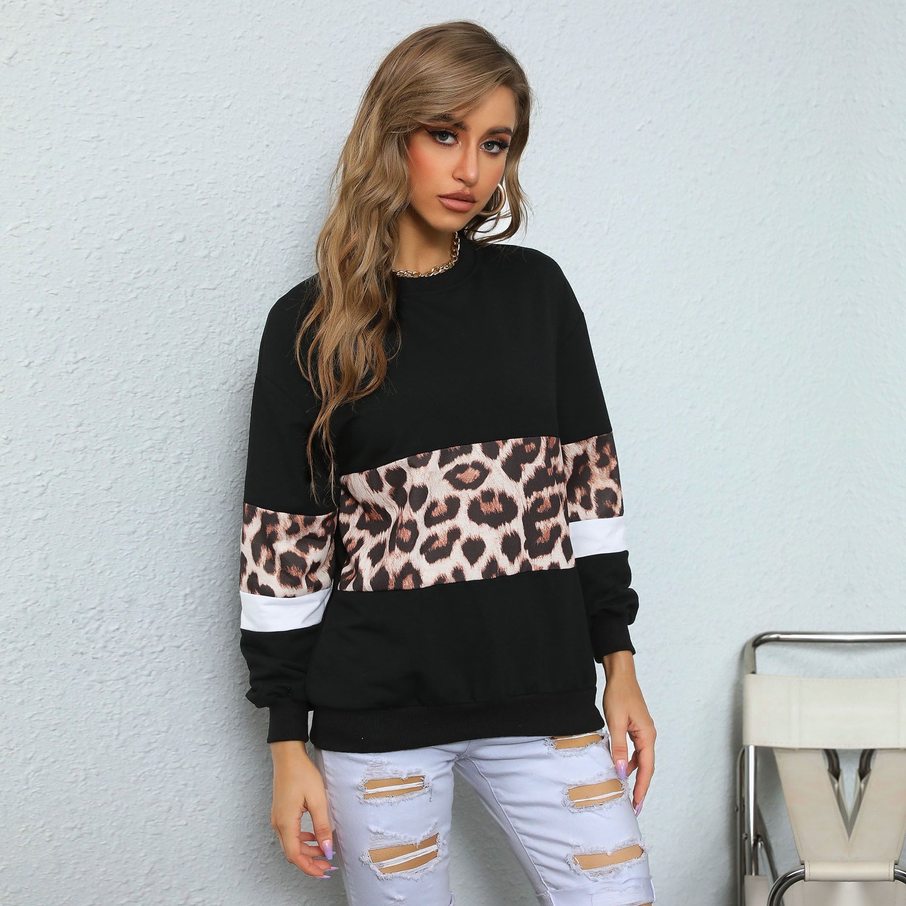 Women's Oversize Sweatshirt with Leo Block Stripes and Ribbed Hem Chichicherry