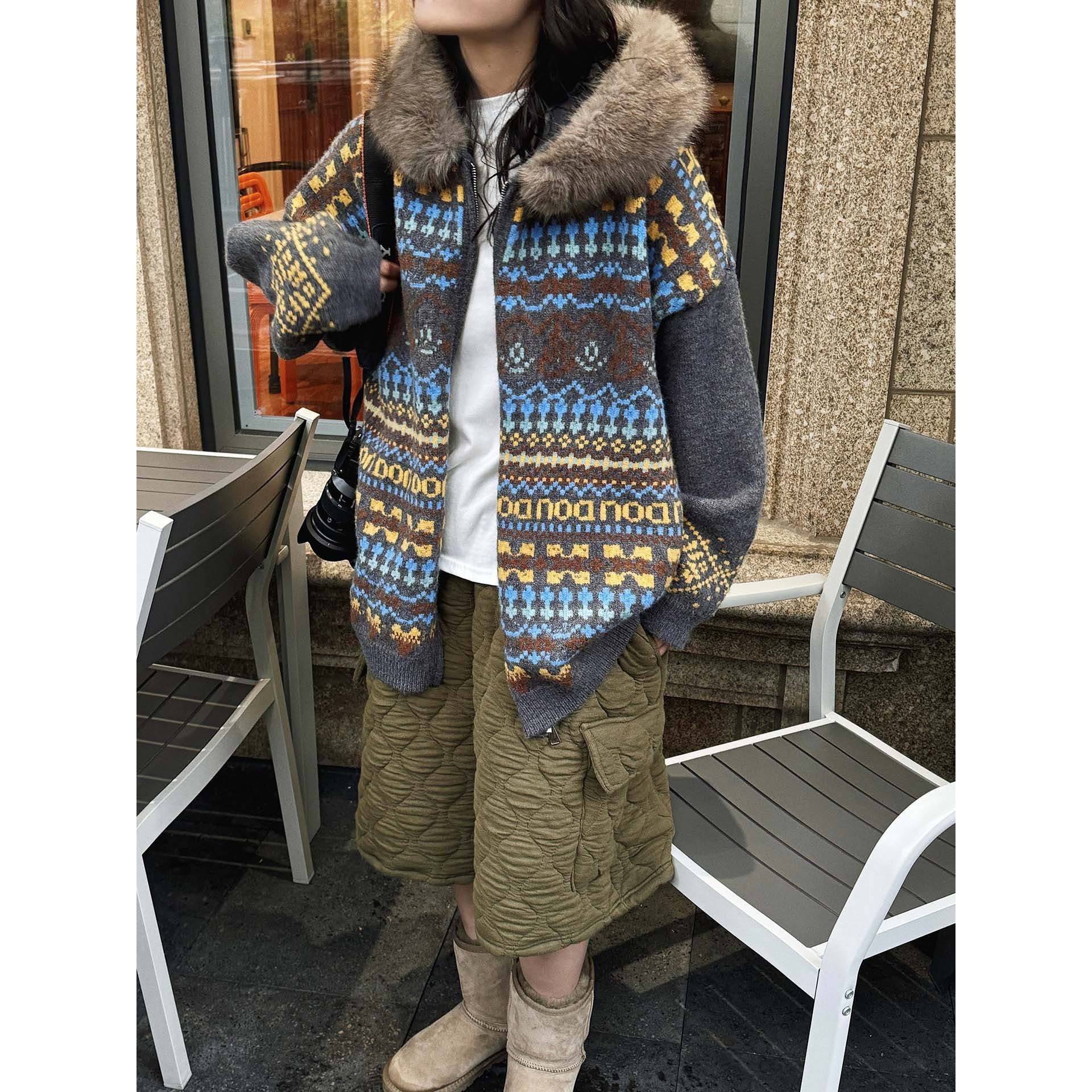 Women's patterned cardigan with faux fur hood and zipper Chichicherry