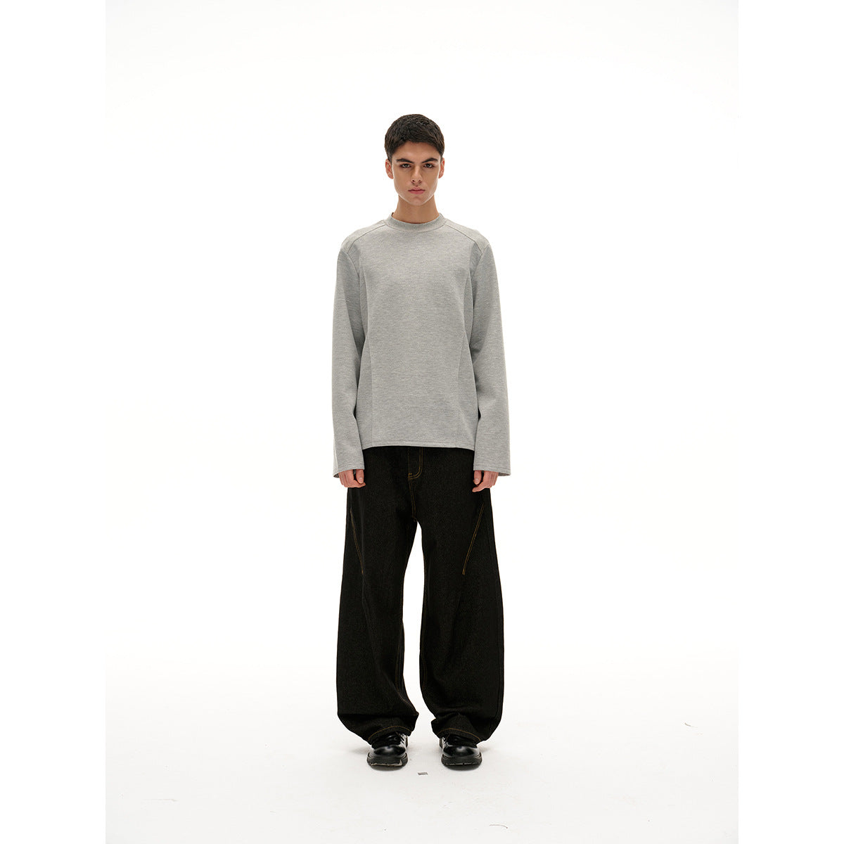 Unisex Oversized Sweatshirt with raglan sleeves and minimalist dividing seams Chichicherry