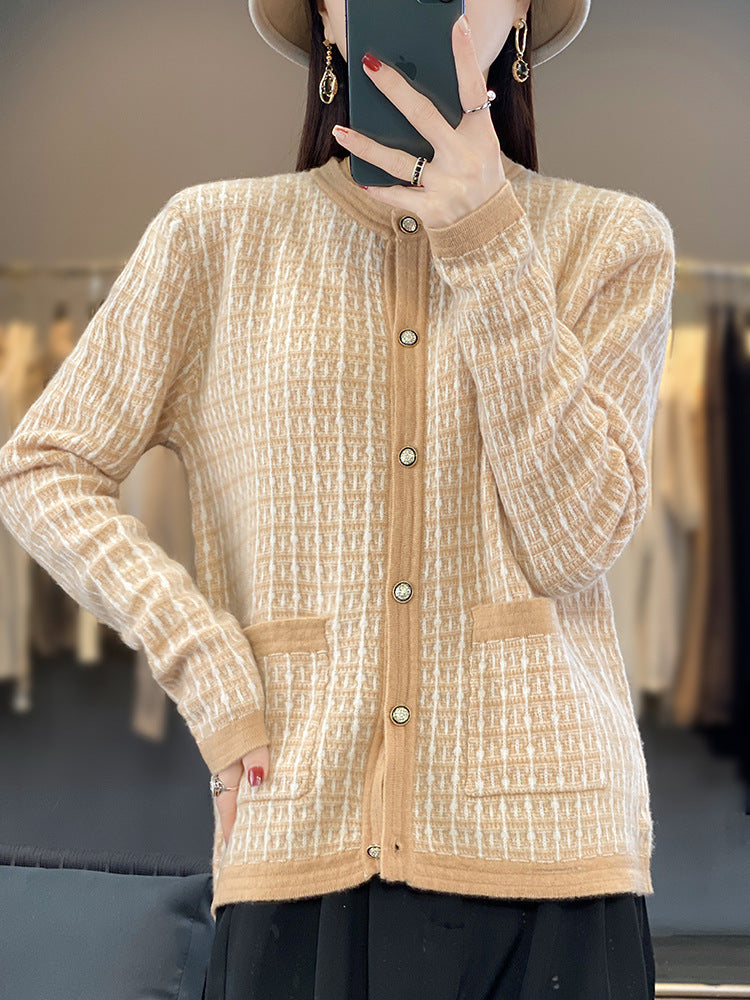 Ladies' knitted cardigan in boucle grid pattern with round neck, decorative button placket and applied pockets Chichicherry