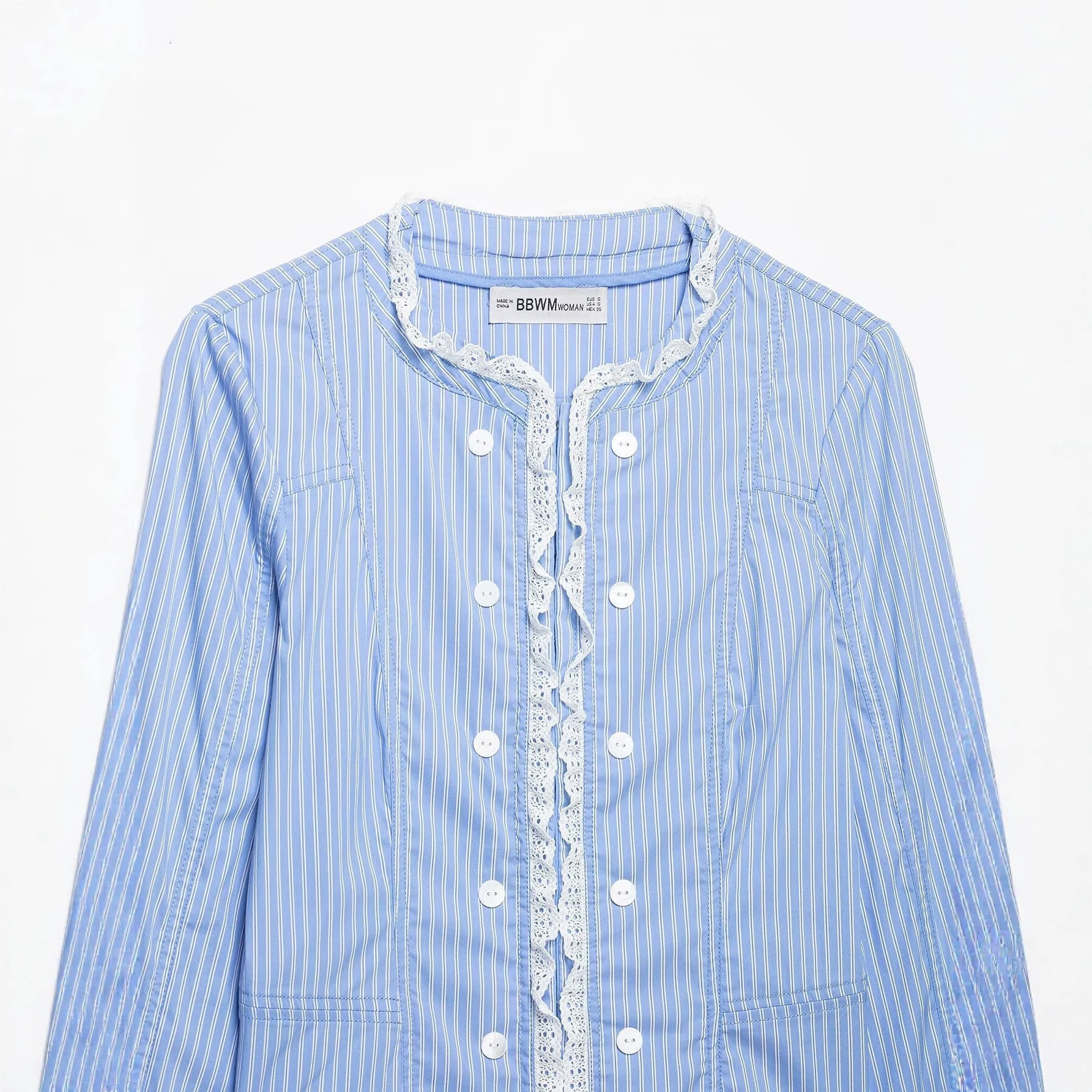 Women's short jacket in blouse style with lace trim and double button placket Chichicherry
