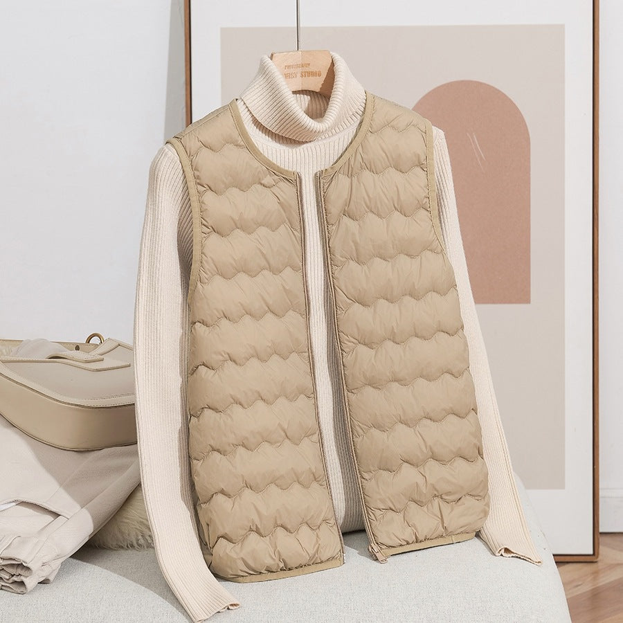 Women's lightweight padded vest without sleeves with zipper and wave quilting Chichicherry