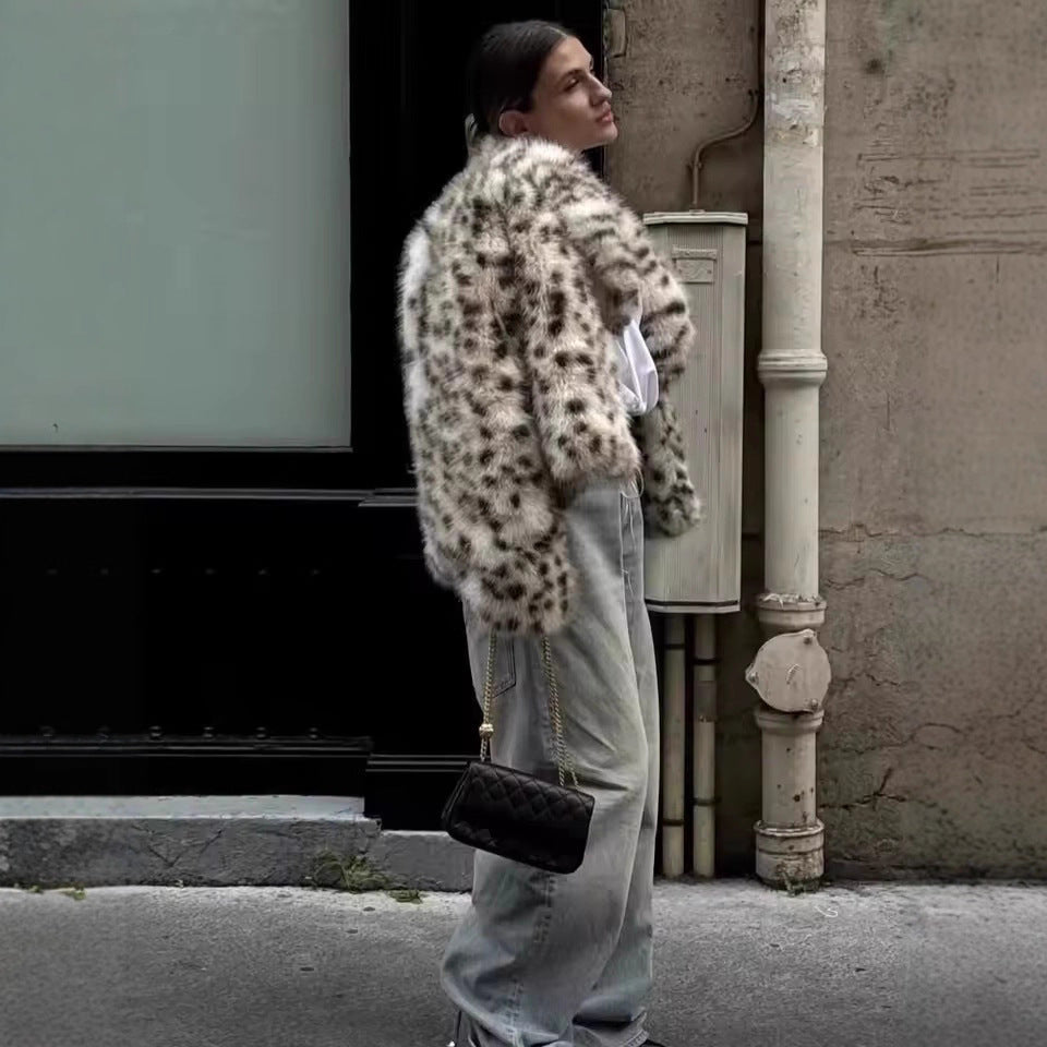 Women's short jacket made of synthetic fur in Dalmatian look with boxy silhouette and wide shawl collar Chichicherry