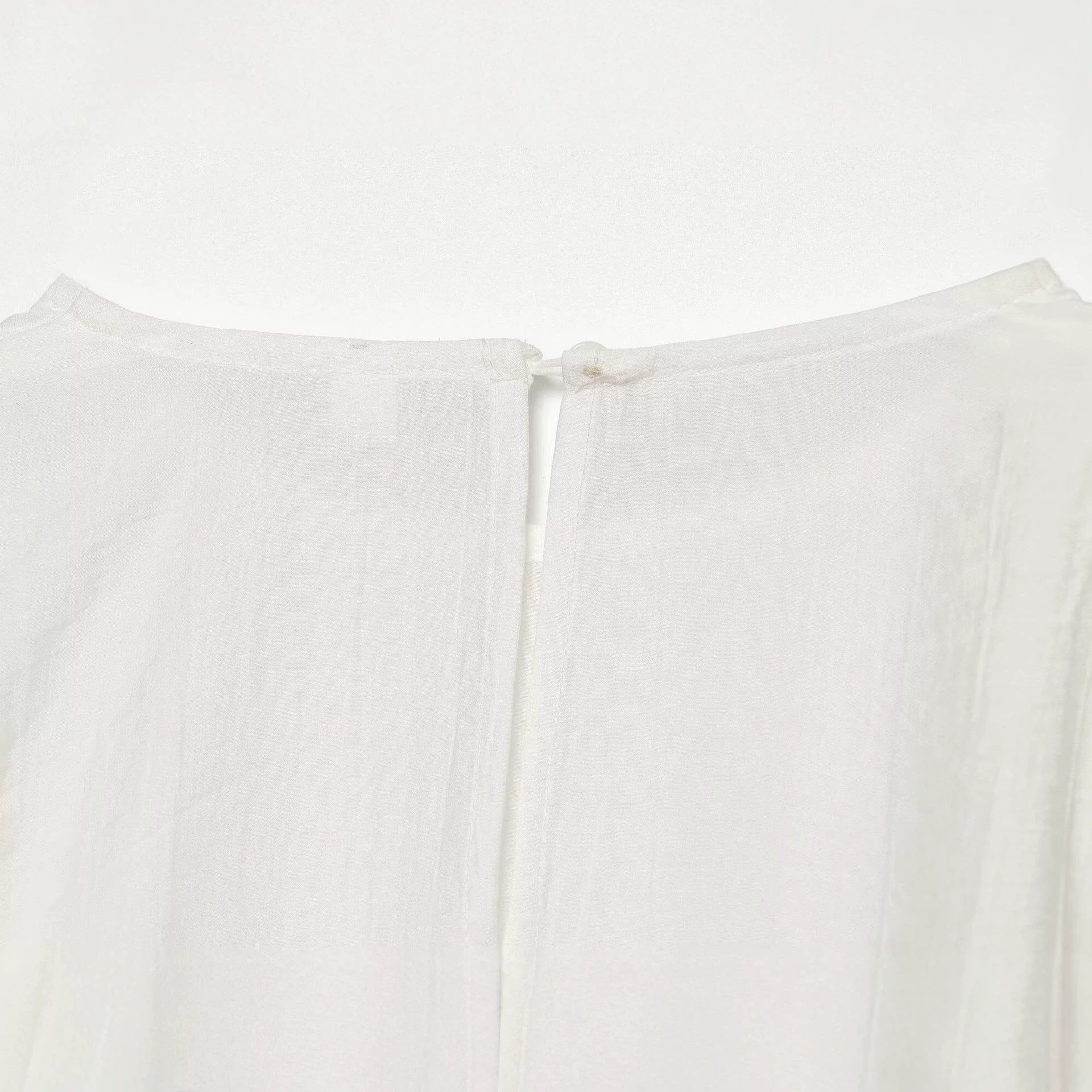 Women's oversized blouse with balloon sleeves, round neckline and soft viscose quality Chichicherry