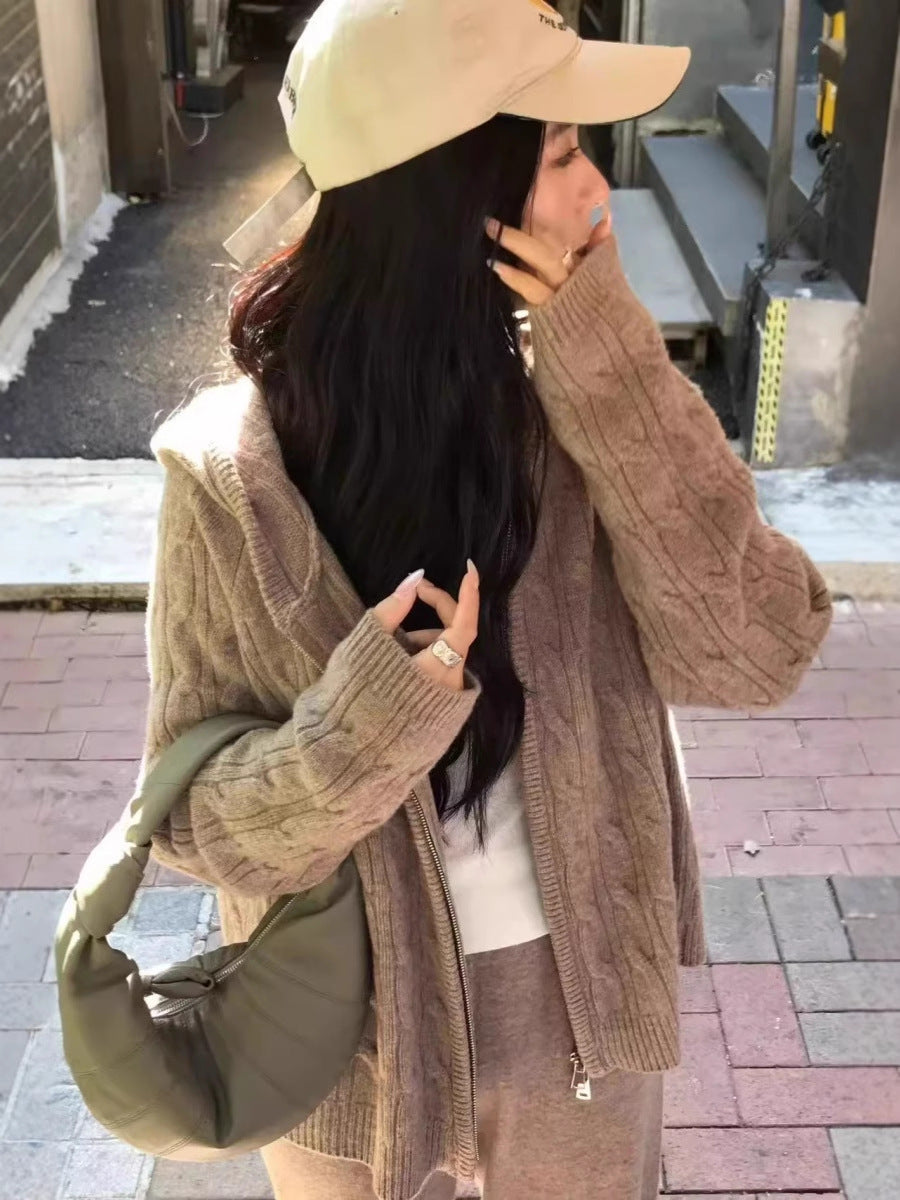 Women's cable-knit cardigan with full zip and tailored fit Chichicherry