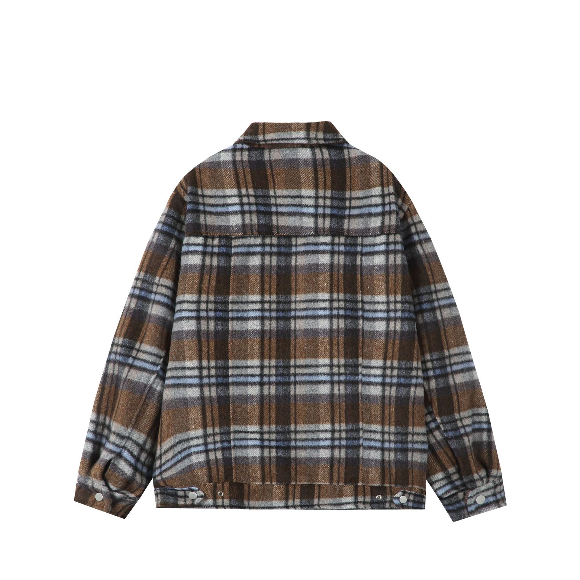 Women's short-cut checked overshirt jacket made of wool mix with snap button front and flap pockets.