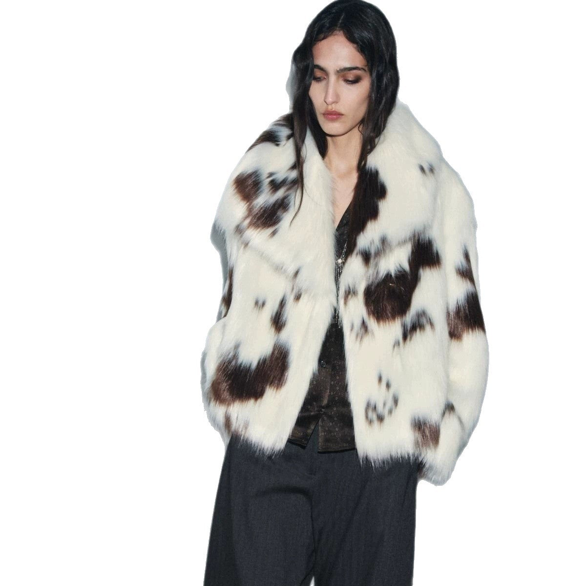 Women's short coat made of dotted high-pile faux fur with voluminous shawl collar Chichicherry
