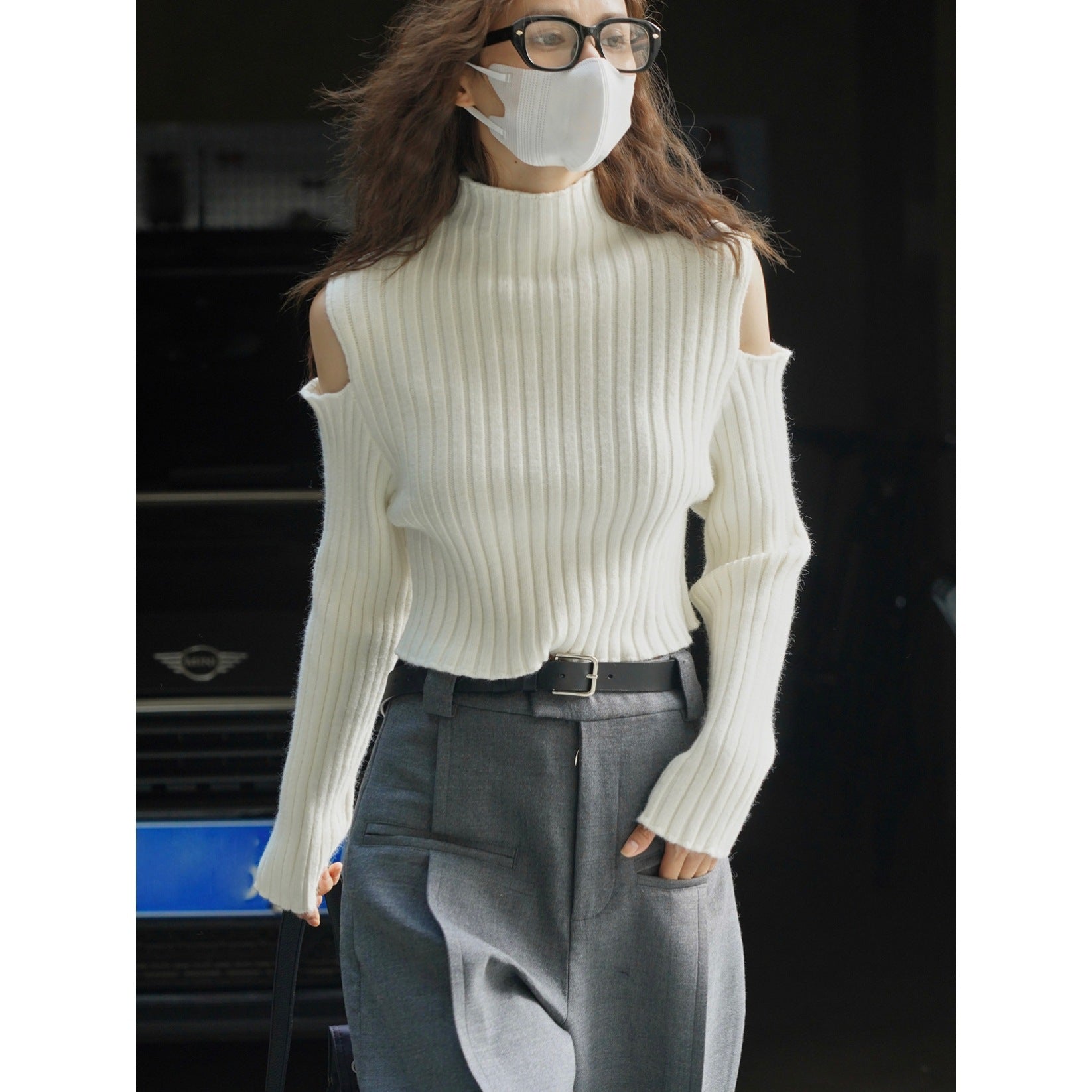 Women Shaping Ribbed Top with High Collar and Cut-Out Shoulder Chichicherry
