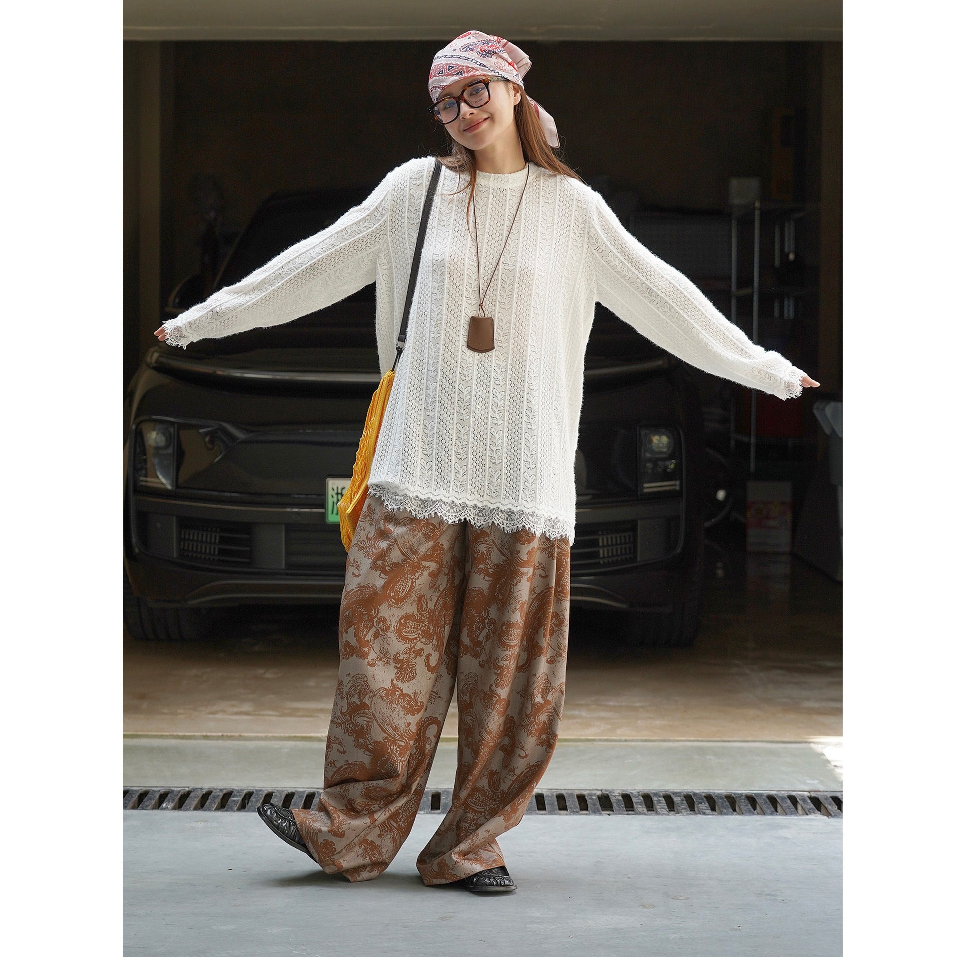 Women Transparent Lace-knit Pullover with Lace Edge Chichicherry