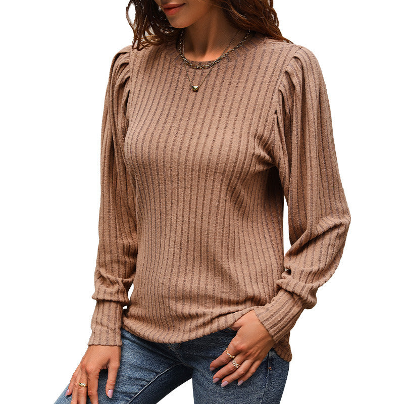 Women's fine vertically ribbed sweater with gathered shoulder area and extended cuff Chichicherry