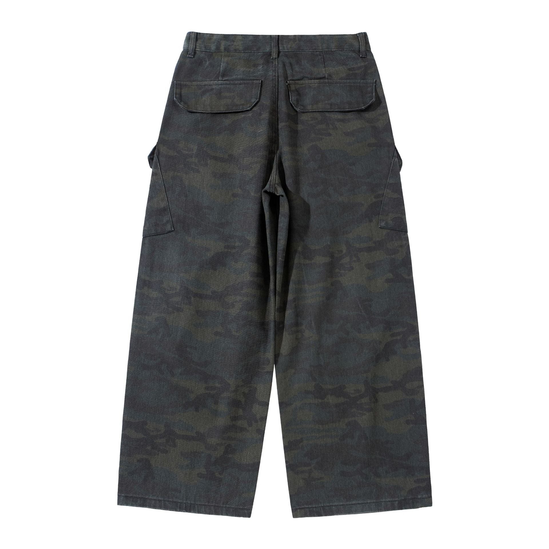 Women's High-Cut Cropped Cargo Pants in Utility Style with Large Flap Pockets