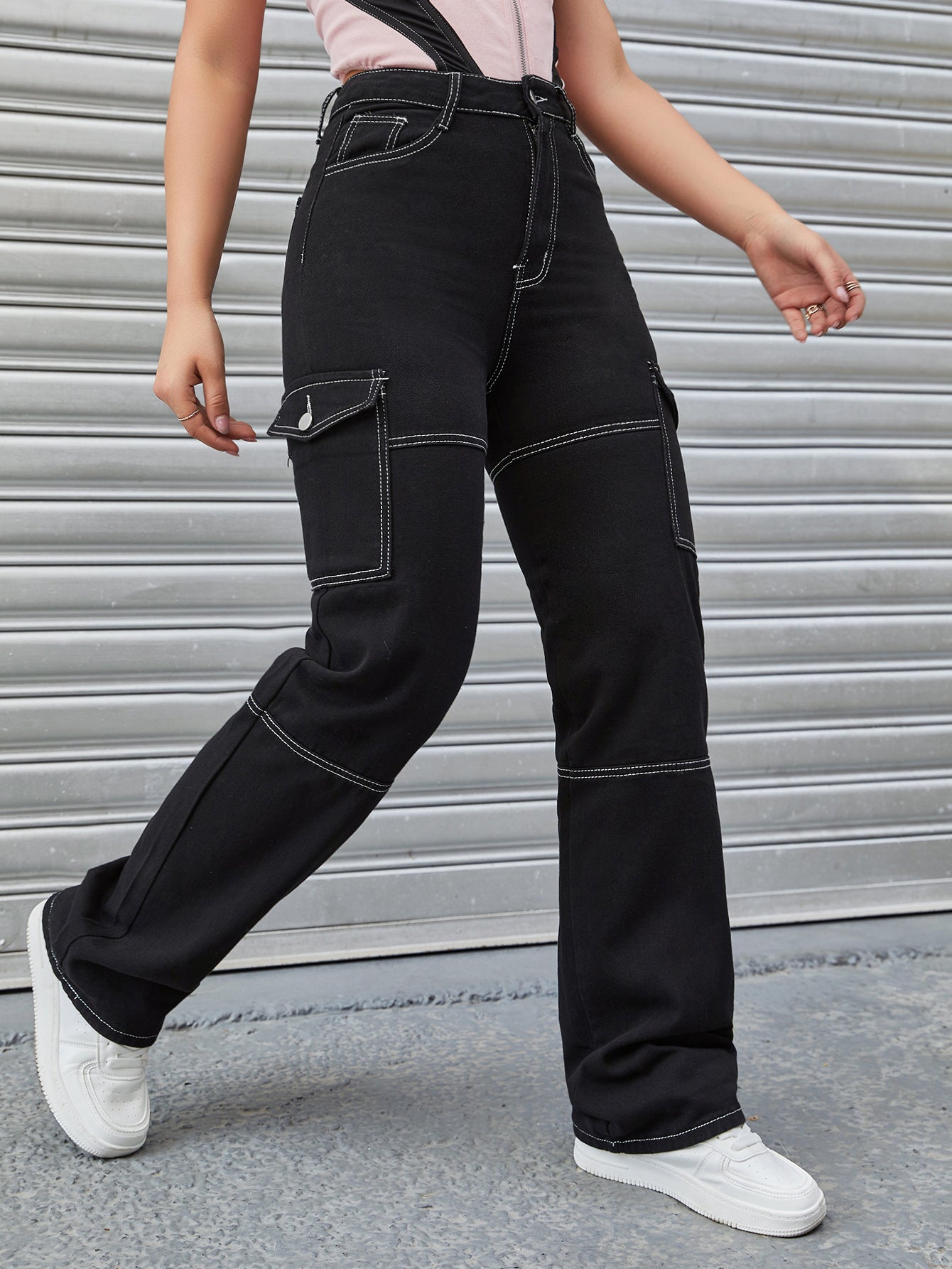 Women's High-Waisted Cargo Pants with Contrast Stitching and Straight Leg Chichicherry