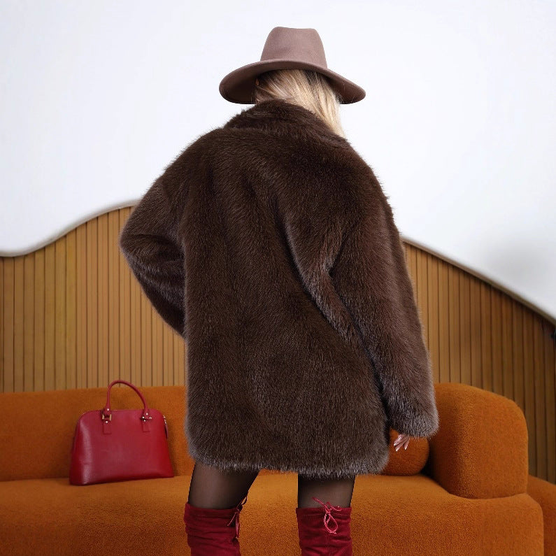 Ladies short coat made of dense high-pile with leather tie belt and wide shawl collar Chichicherry