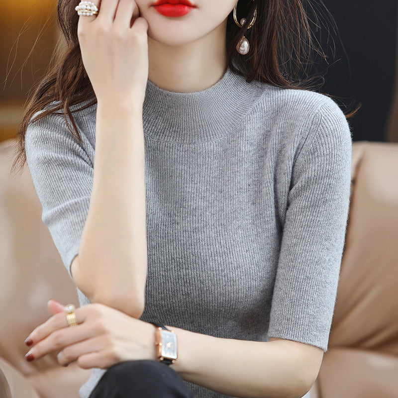 Ladies short-sleeve fine knit pullover with stand-up collar and tailored fit Chichicherry