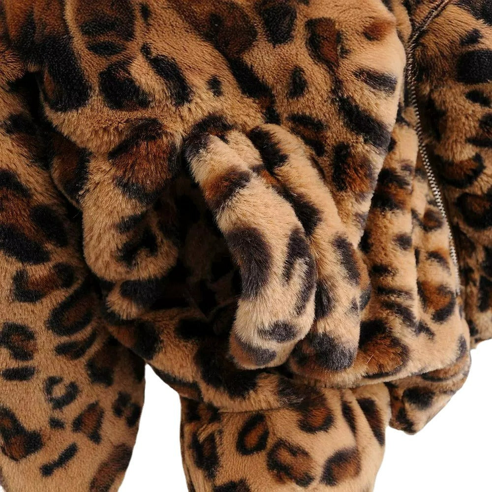Women's faux fur jacket with leopard print, full zip and elastic hem Chichicherry