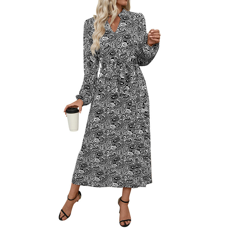 Women's maxi dress with paisley print, V-neck, waist tie belt and long sleeves Chichicherry