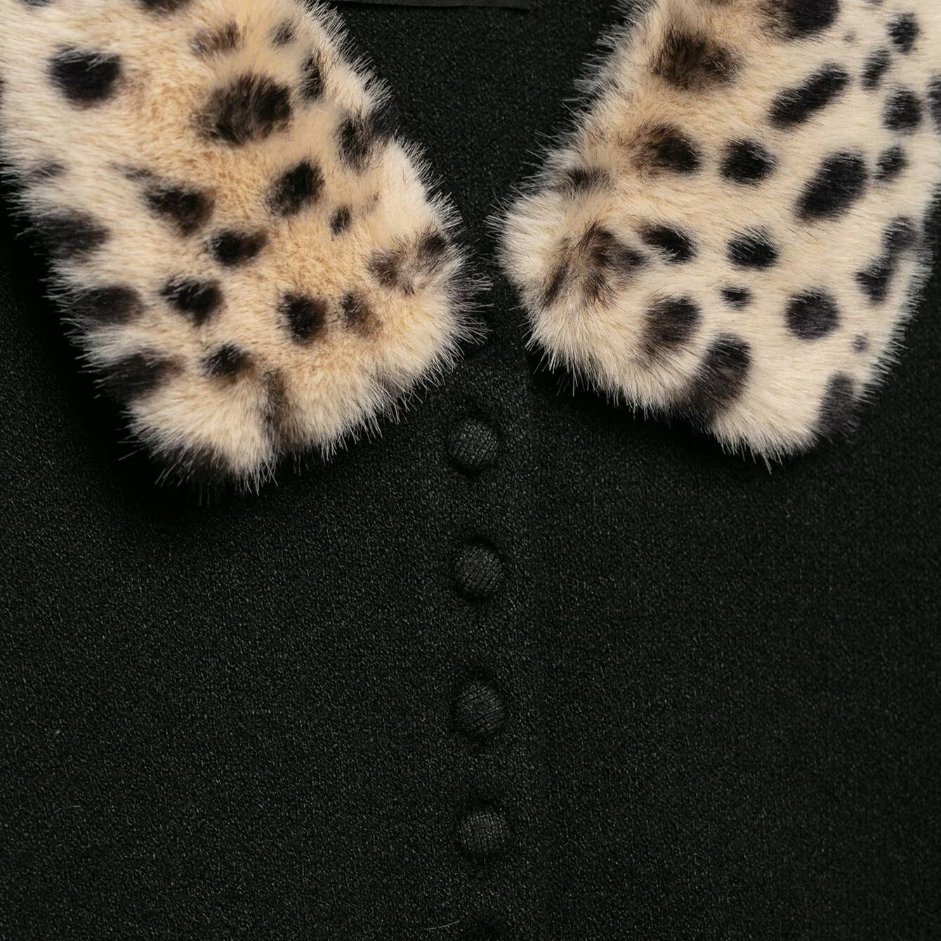 Women's short-sleeved fine knit cardigan with detachable faux fur collar in leopard print Chichicherry
