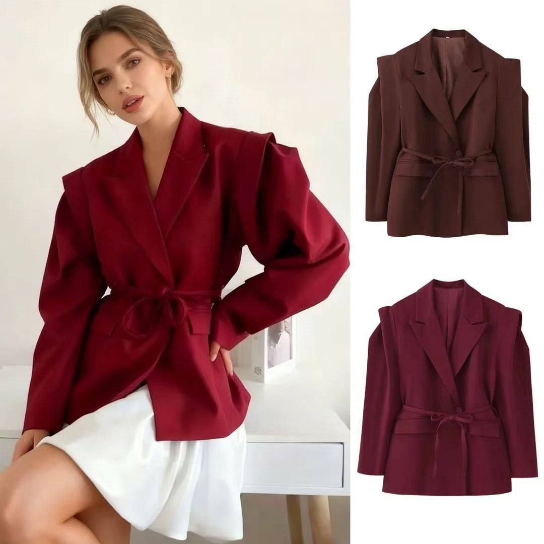 Women's blazer with shoulder cutouts, belted waist and single button closure Chichicherry