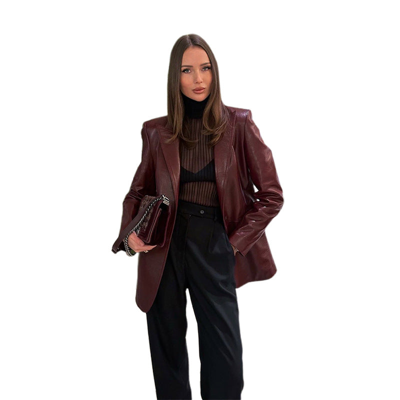 Women's smooth leather blazer with structured shoulder area and extended cut Chichicherry
