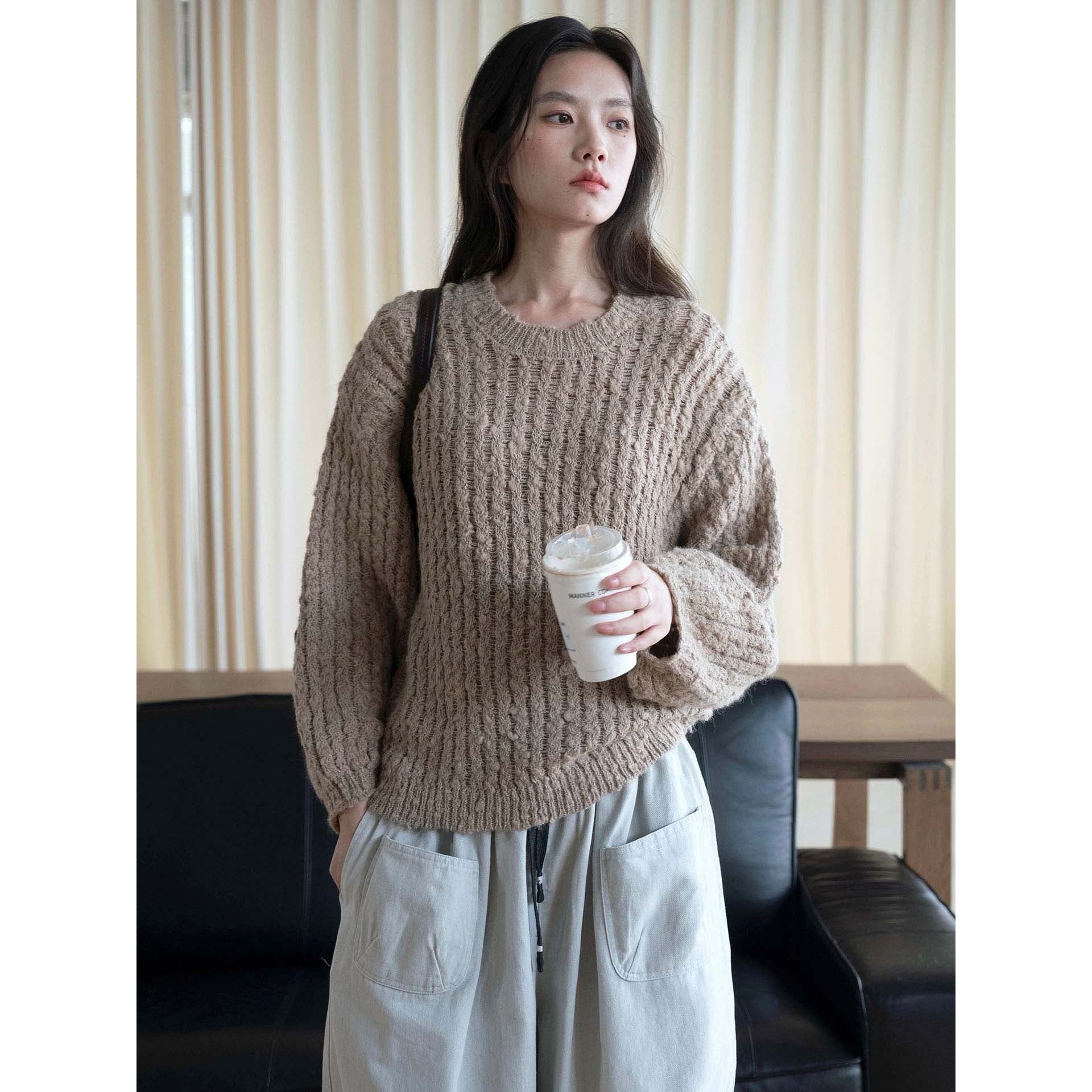 Women's Oversize Chunky Knit Pullover with Openwork Pattern and Round Neckline Chichicherry