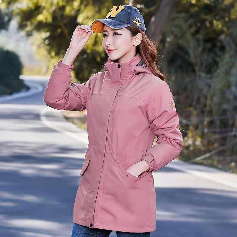 Women's lightweight water-repellent parka with hood and functional pockets Chichicherry