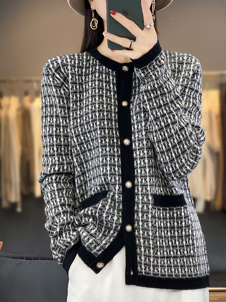 Ladies' knitted cardigan in boucle grid pattern with round neck, decorative button placket and applied pockets Chichicherry