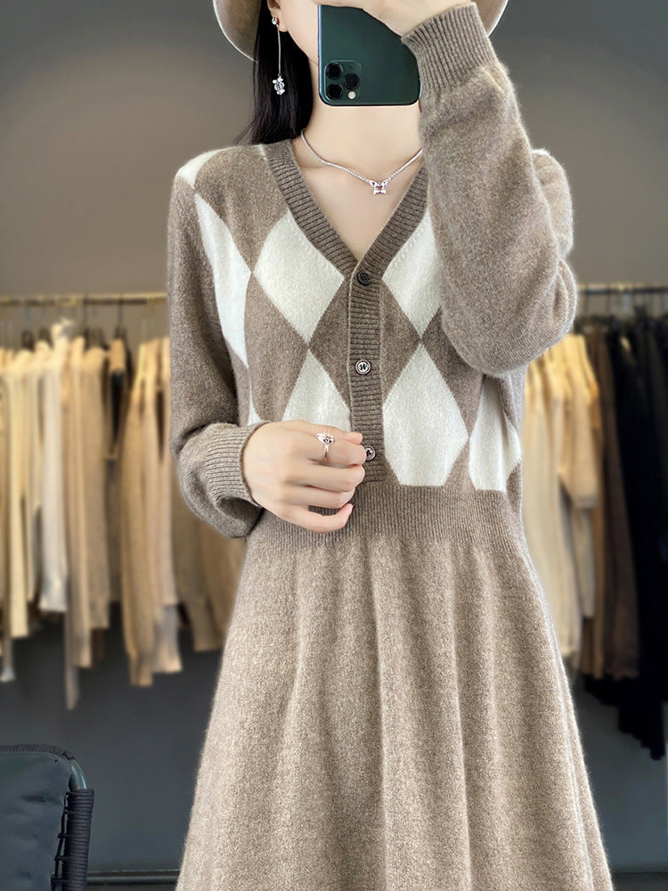 Women's knit set with V-cardigan diamond pattern and fitted midi skirt Chichicherry