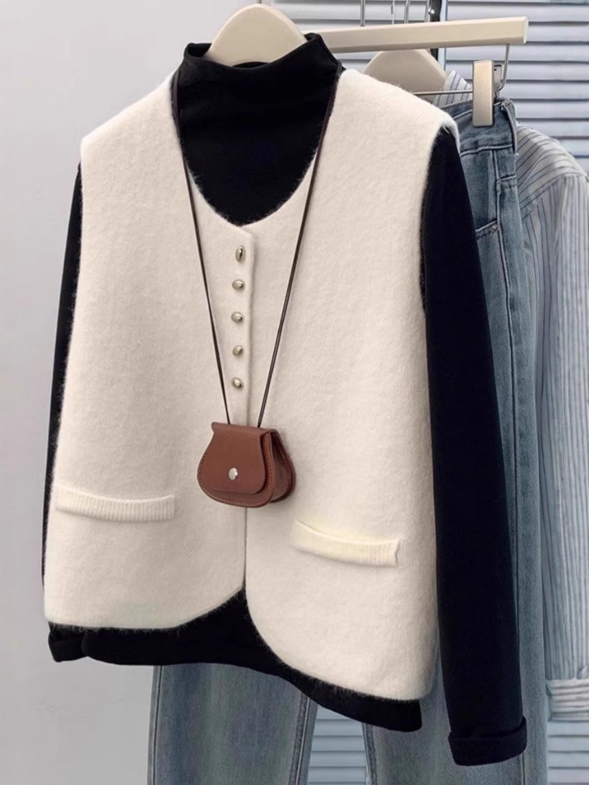 Women Short-Cut Sleeveless Knit Vest with Bead Button Placket and Patch Pockets Chichicherry