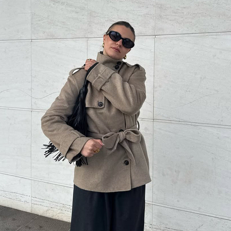 Women's short trench coat with belt and stand-up collar Chichicherry