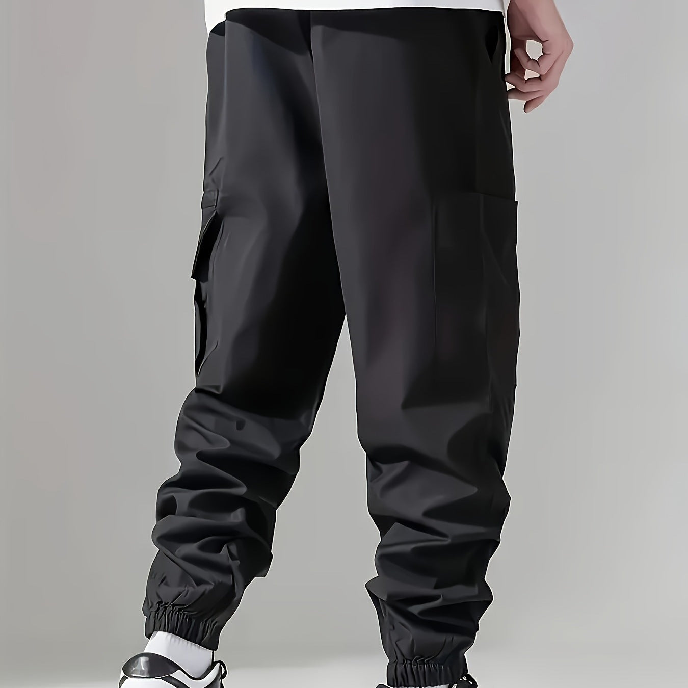 Men's cargo jogging pants in utility style with sealed zipper pocket & elastic leg cuffs Chichicherry