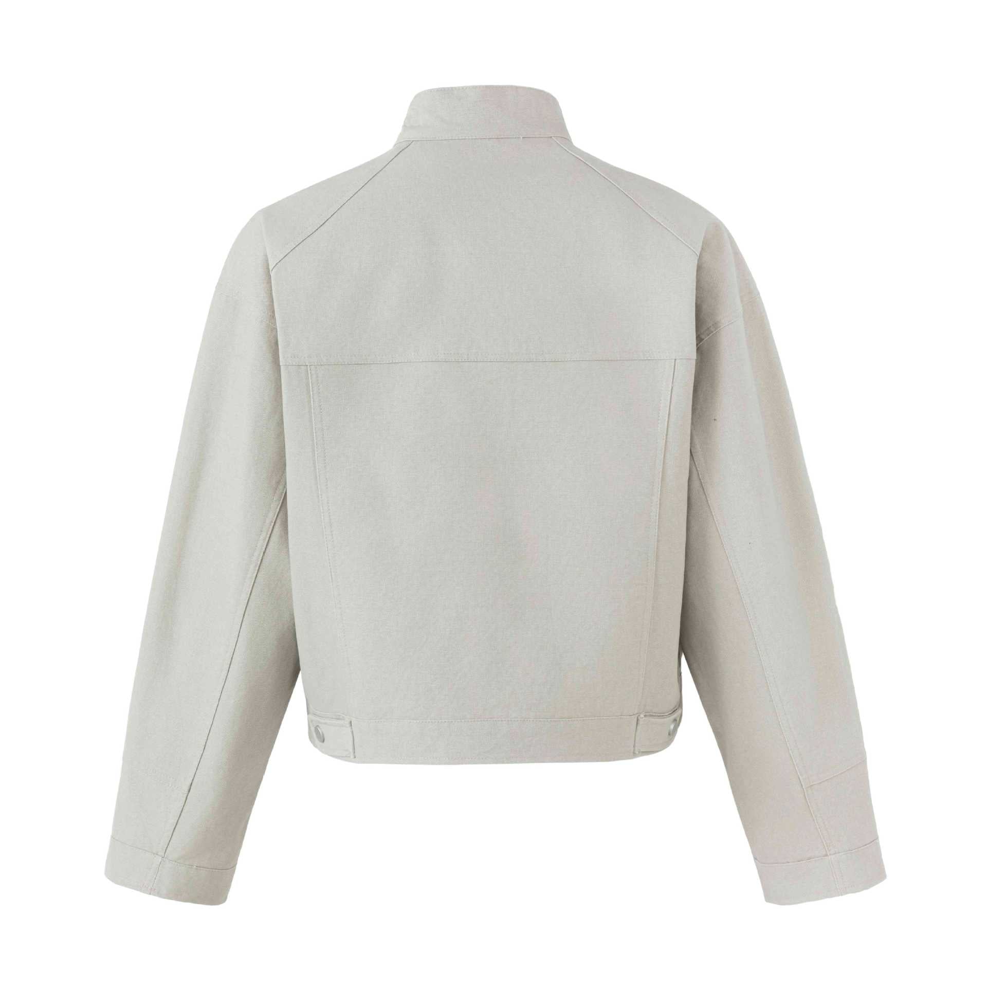 Women's short field-style blouson with stand-up collar, breast pockets, and detachable Chichicherry pendant