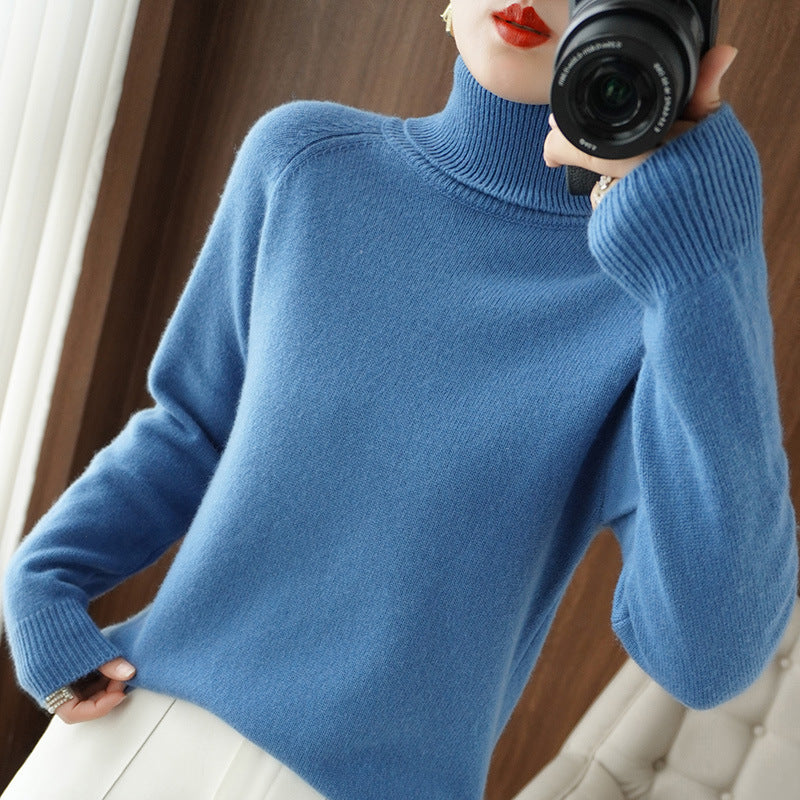 Women's turtleneck sweater made of soft wool blend with extended cuffs Chichicherry