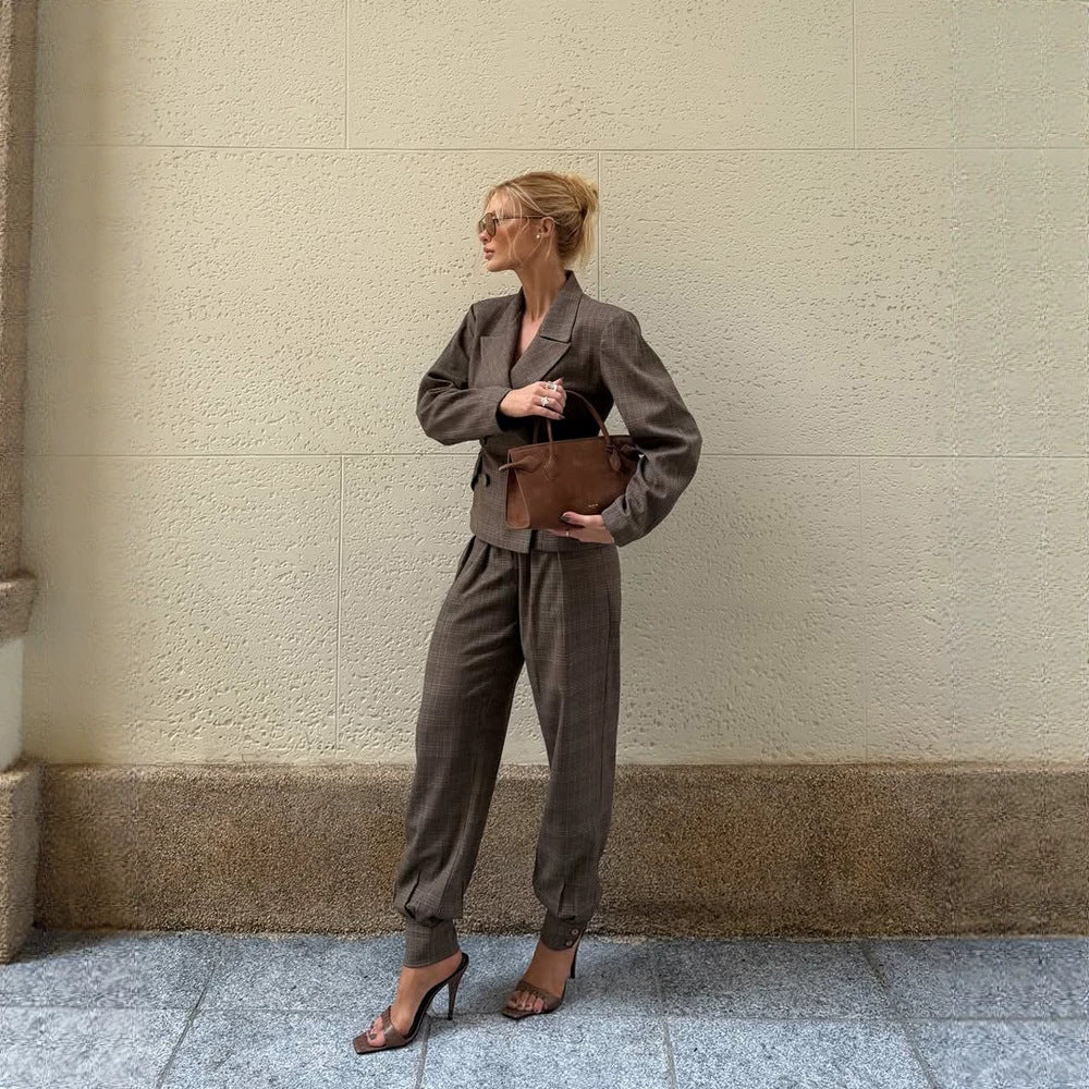 Women Tailored two-piece blazer and pant suit in Glencheck pattern Chichicherry