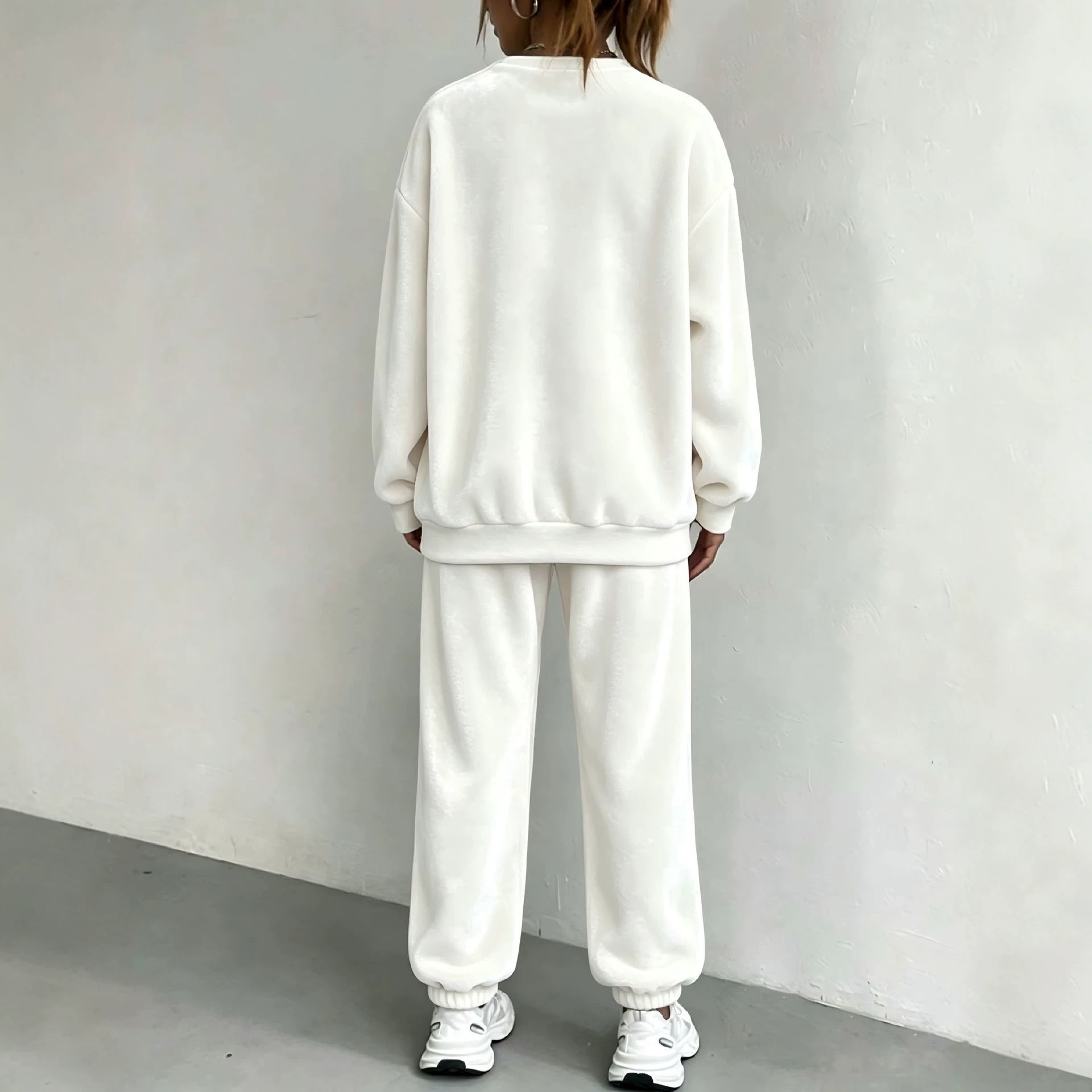 Women's Oversize Velvet Tracksuit with Round Neck and Elastic Cuffs