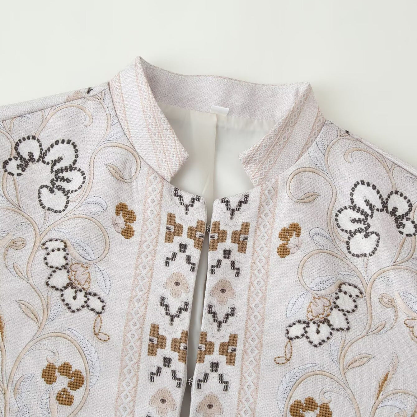 Women embroidered boxy short jacket with stand-up collar and floral embroidery Chichicherry