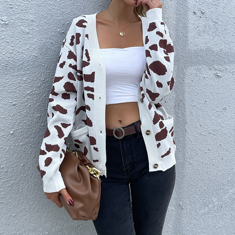 Women's fine knit cardigan with boxy fit, V-neck and animal jacquard pattern