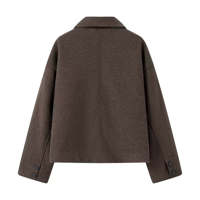 Women's short jacket in boxy cut made of wool blend with shirt collar and slash pockets Chichicherry