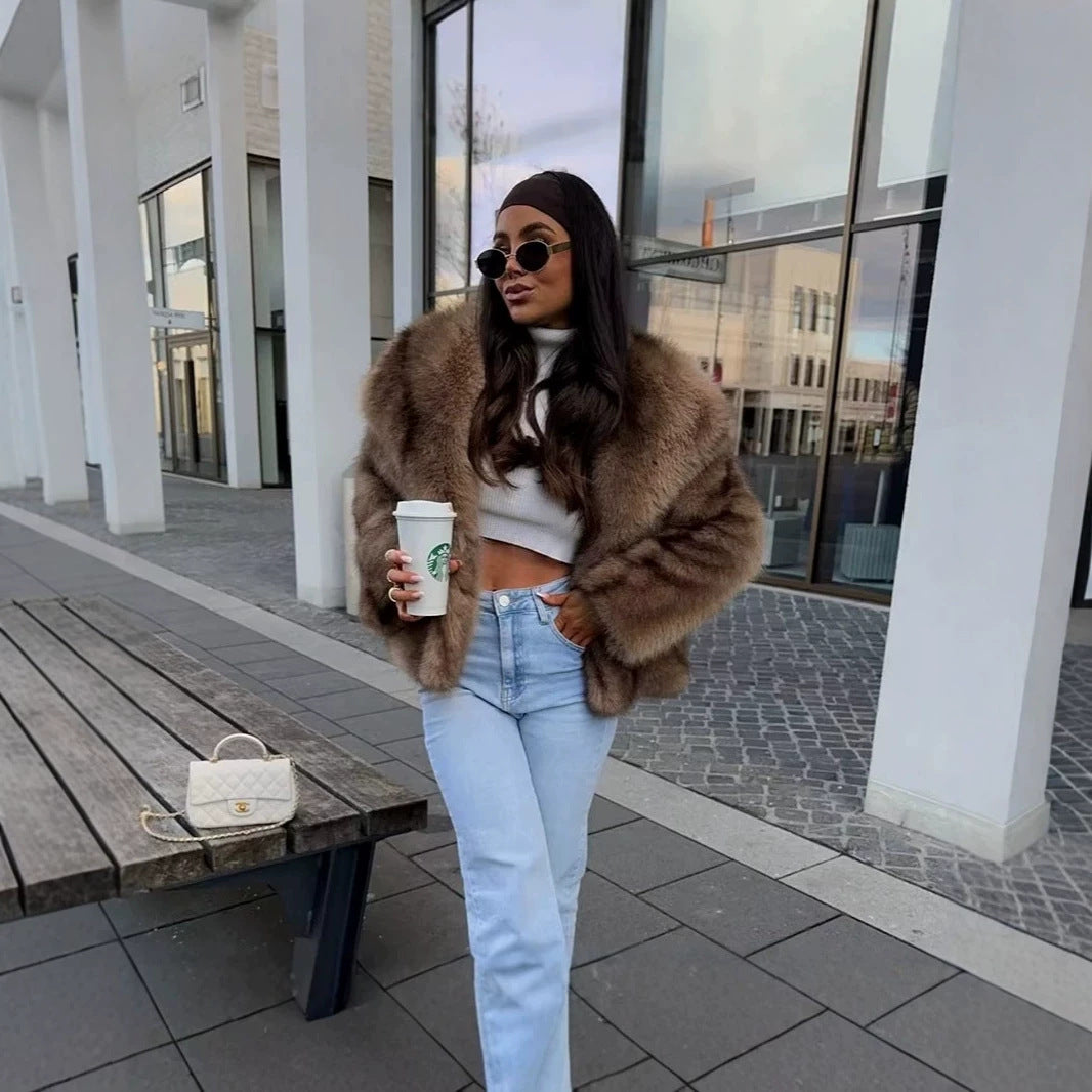 Women's Short Plush Faux Fur Jacket with Wide Shawl Collar and Straight Cut Chichicherry