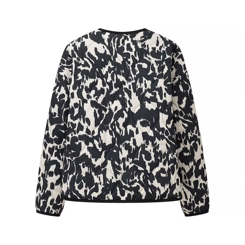Women’s quilted jacket in oversized boxy cut with round neckline and abstract animal print Chichicherry