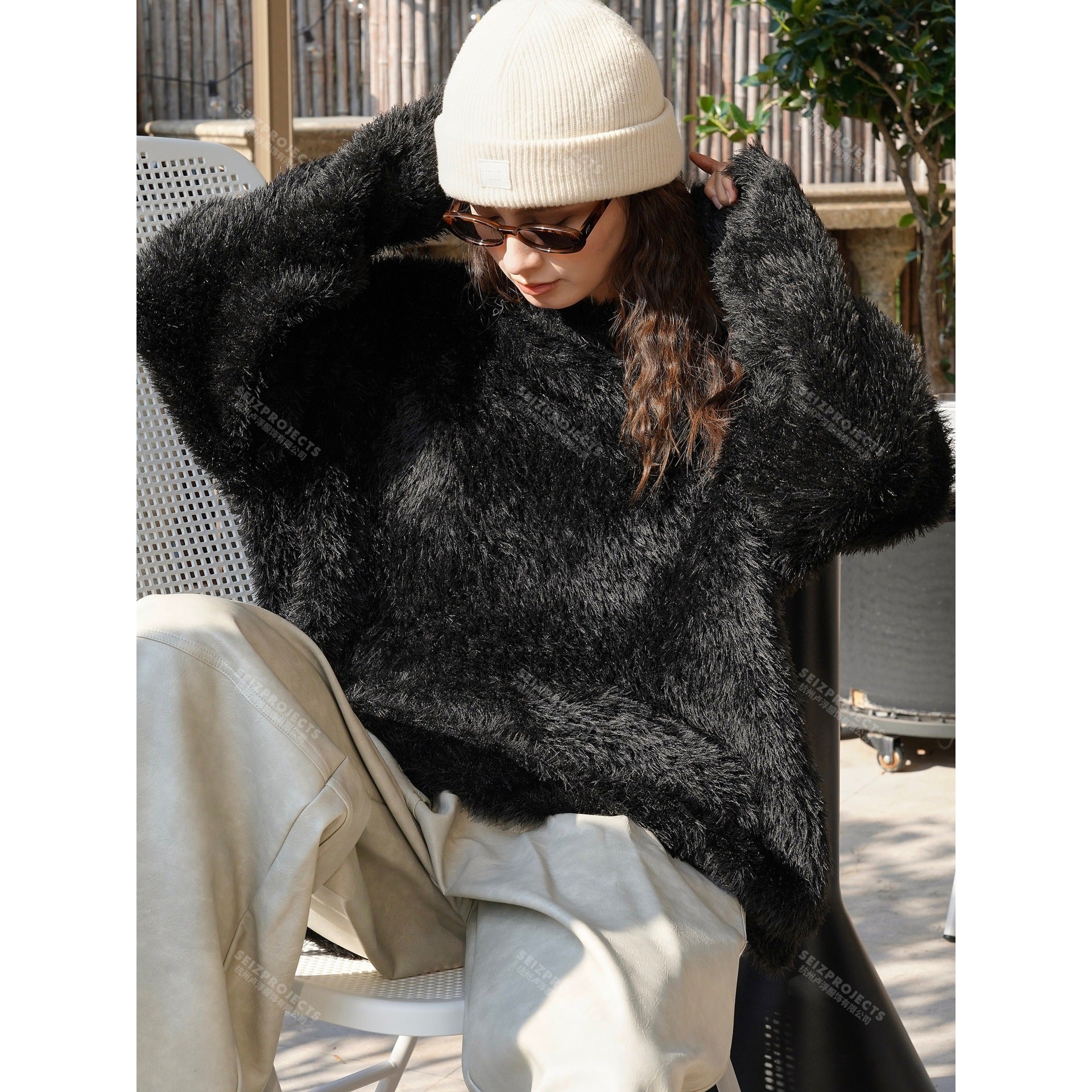 Women's Cozy Oversize Sweater in Faux Fur Look with Round Neck