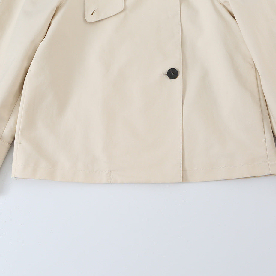 Ladies short jacket in boxy cut with concealed button placket and shirt collar Chichicherry