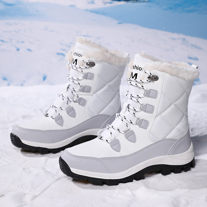 Women's thermally insulated lace-up ankle boots with quilted shaft padding and non-slip terrain profile sole Chichicherry