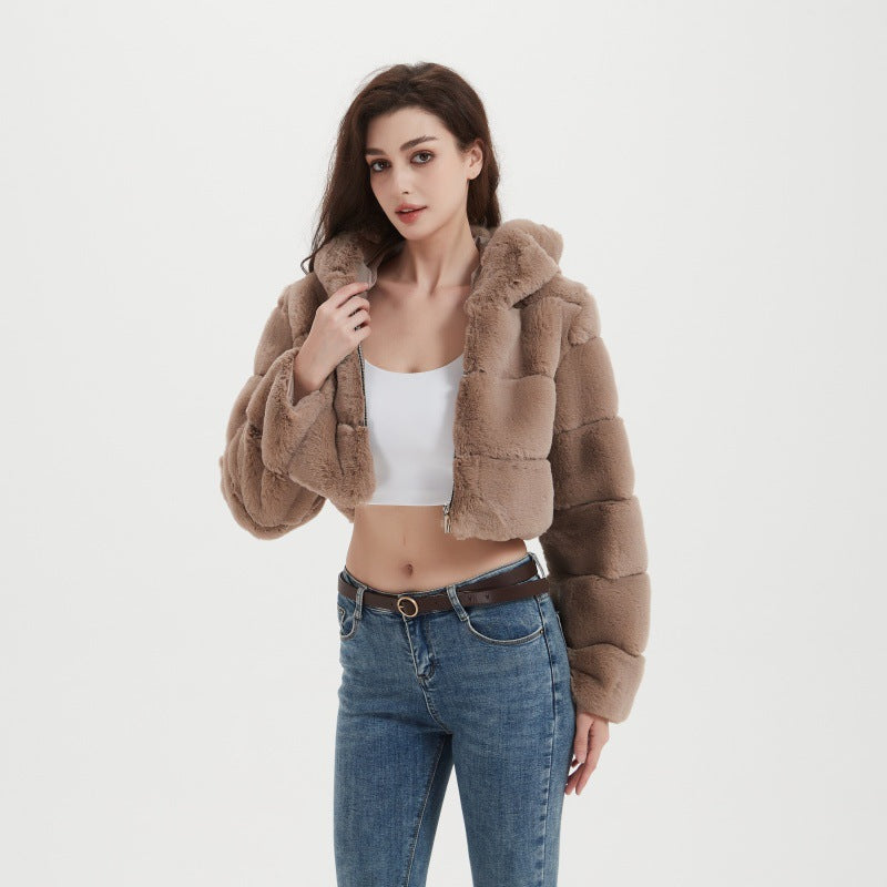 Women's Cropped Faux Fur Jacket with Horizontal Panel Structure and Zipper Chichicherry