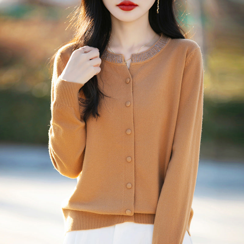 Women's short cardigan made of ultra-fine cotton blend with sparkling crystal edge and tone-on-tone button placket Chichicherry