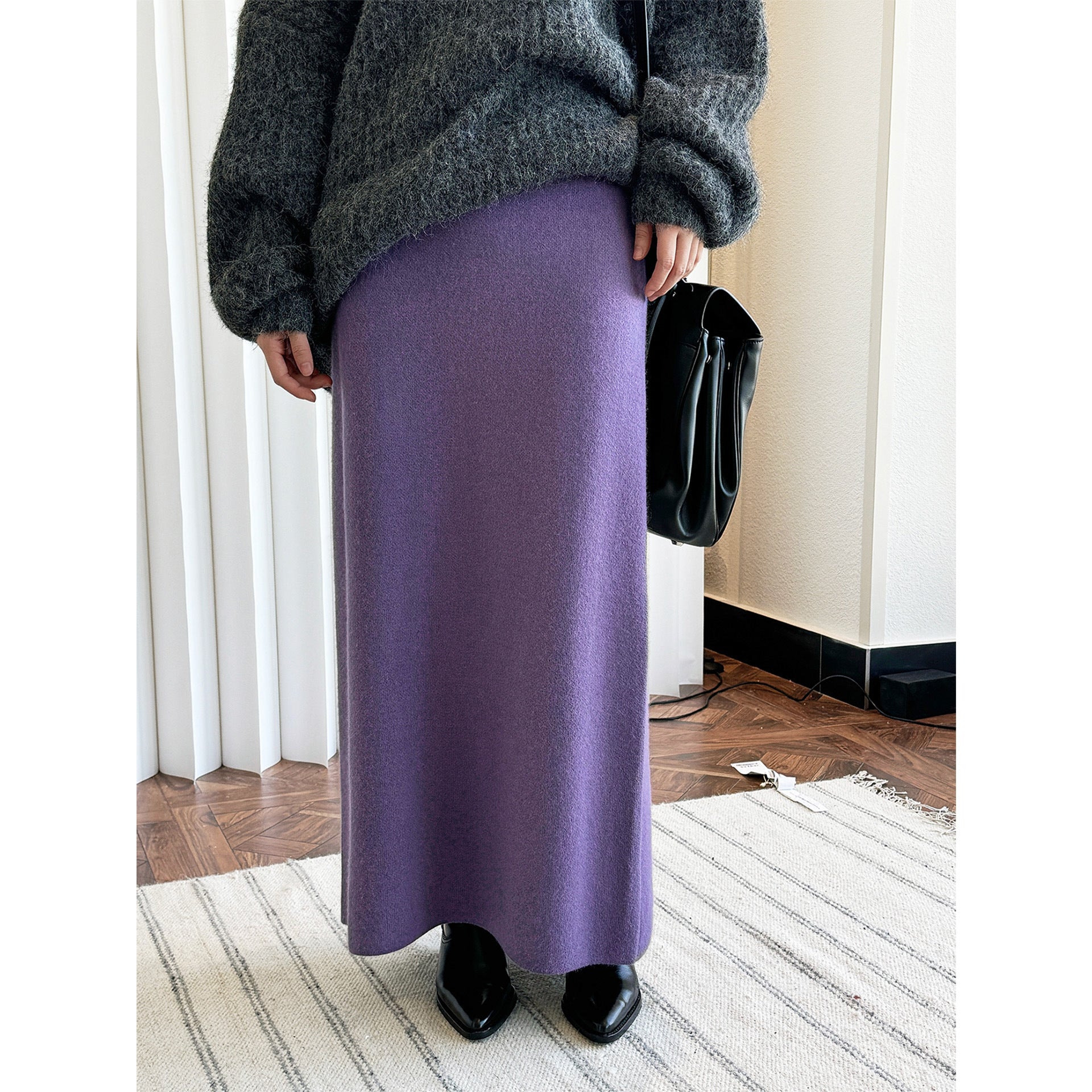 Women’s midi skirt made of wool blend with high waistband and straight fall Chichicherry