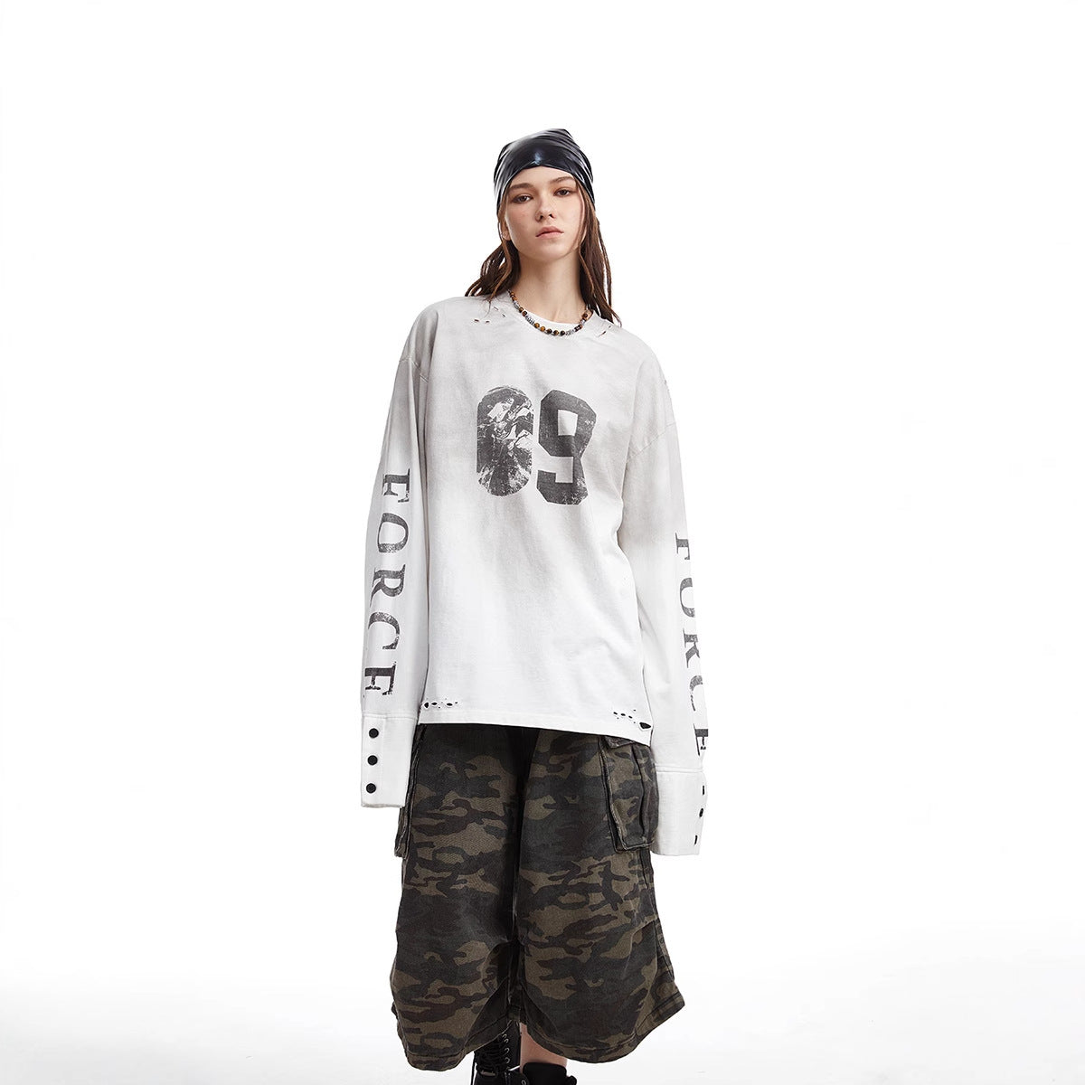 Men's Oversized Long Sleeve Sweatshirt with Print, Extended Cuffs and Used Details Chichicherry