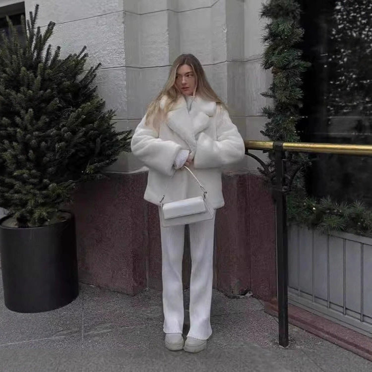 Women's short coat made of vegan high-pile with voluminous shawl collar and boxy silhouette Chichicherry